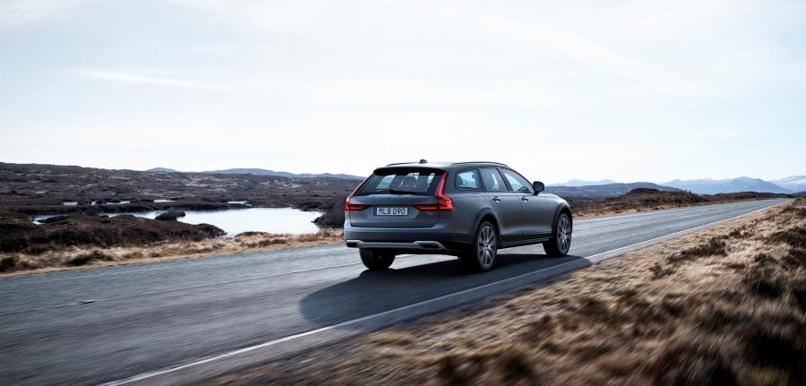  Volvo V90 T6 Cross Country 2016 года  (фото 15 из 104)